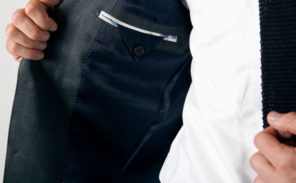 Покладочная ткань в мужском пиджаке